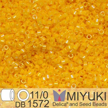 Korálek Korálky Miyuki Delica 11/0. Barva Opaque Canary AB DB1572. Balení 5g.