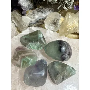 Fluorit tromlovaný - duhový