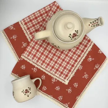 ubrus Napron - ubrus červený kanafas kostky a Červenka s krajkou Vzor kanafasu: Kombinované káro, Napron rozměr: 65x65 cm