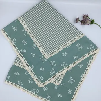 ubrus Napron - ubrus starozelený kanafas kostky a kytičky s krajkou Vzor kanafasu: Kostičky 3x3mm, Napron rozměr: 65x65 cm