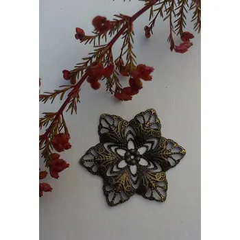 Filigrán / kovový výřez ozdobný květinový 35x30 mm, bronz Barva: Bronzová, Množství: 1 ks