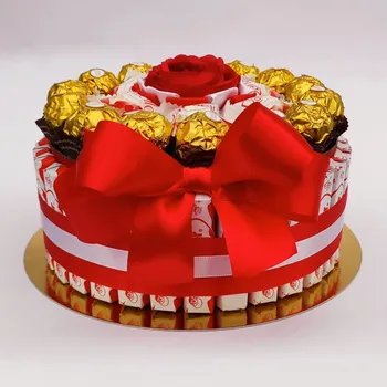 Věnec Ateliér Confetti Dort z bonbonů - Agáta