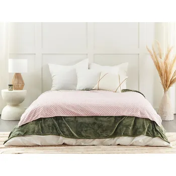 Přehoz na lůžko Potah na pokrývku růžový polyesterová tkanina 120 x 180 cm vzor puntíků moderní designový textil ložnice Beliani