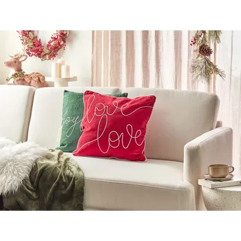 Polštář Dekorativní polštář Červený sametový bavlněný 45 x 45 cm Square Čtvercový ručně vyrobený ozdobný polštář s vyšívaným romantickým nápisem snímatelný povlak Beliani