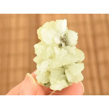 Přírodní kámen Prehnitový krystal surový Maroko 26g