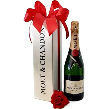 Dárkový potravinový koš Dárkovna s.r.o. Moët & Chandon v dárkové krabičce.