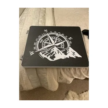 Samolepící dekorace Kompas 002 levá hory (09 - bílá) SAMOLEPKA NA AUTO, NÁLEPKA, FÓLIE, POLEP, TUNING, VLASTNÍ TEXT, TISK, AUTOSAMOLEPKY.cz, POLEPY, OBRÁZEK, LOGO, 3D STICKERS