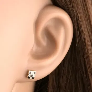 Náušnice Zlaté náušnice 14K s motivem šachovnice, černá glazura a zirkony