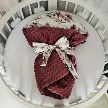 Zavinovačka MIMOUŠEK Péřová zavinovačka / autorské květiny Velikost zavinovačky: 80x80 cm, Varianta péřové zavinovačky: péřová výplň + povlak zapínání na knoflíky