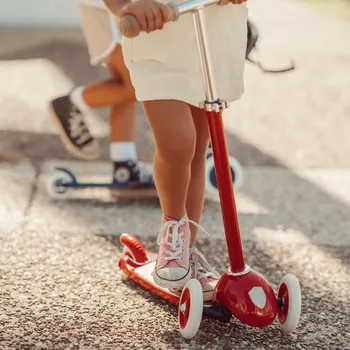 Odrážedlo Banwood dětská koloběžka se 3 koly Red BW-SCOOTER Od 3 let