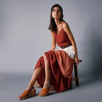 Dámské tričko Top s výšivkou a úzkými ramínky terakota 40