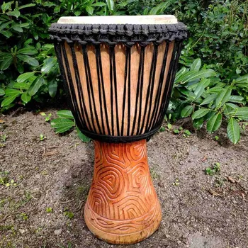 Buben Djembe 11” Utombe, Ghana vyřezávaný 55 cm