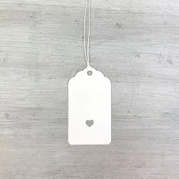 Svatební dekorace Visačka - jmenovka bílá - se srdíčkem - 10 ks