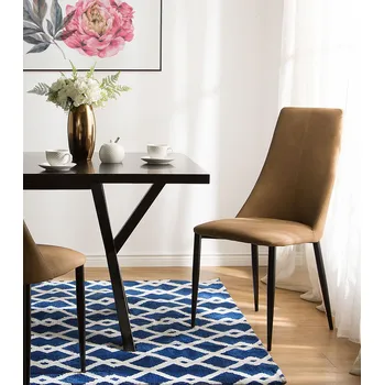 Sada 2 zlatohnědých ekologických kožených křesel s černými kovovými nohami pro retro přechodný styl Beliani