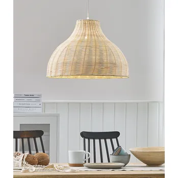 Závěsná lampa přírodní béžová ratan stínidlo ve tvaru zvonu osvětlení na strop boho rustikální styl obývací pokoj jídelna Beliani