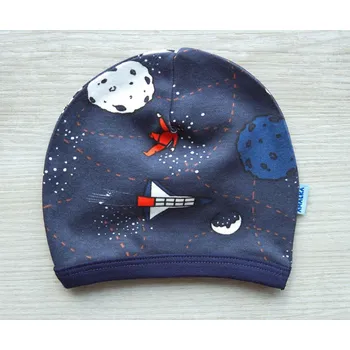 Kojenecké oblečení AMÁLKA Bavlněná čepička saporka, magický vesmír Velikost: 62-68