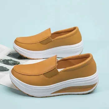 Dámské mokasíny Kožené mokasíny na vysoké platformě Barva: Žlutá, Velikost: 38