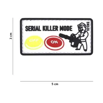 Gumová nášivka 101 Inc nápis Serial Killer Mode - bílá