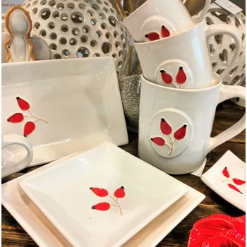 Talíř Keramický tácek se šípkem Velikost: 10x10 cm