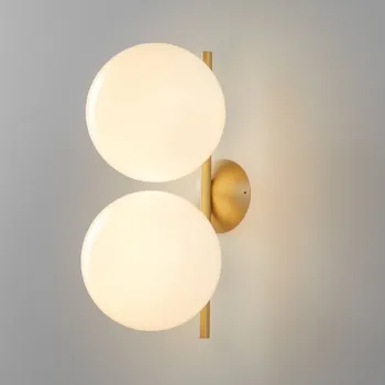 Lampička FLOS IC C/W1 Dvojité nástěnné svítidlo mosaz Ø 20 cm - Ø koule 20 cm; Ø nástěnný držák 11 cm mosaz, bílá 2 x 8 W LED - Doprava zdarma