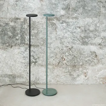 Lampička Flos Architectural FLOS Oblique Floor LED stojací lampa USB zelená - Ø hlavy 15,5 cm; délka kabelu 250 cm šalvějová lesklá 1 x 8 W LED - Doprava zdarma