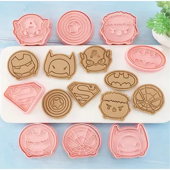 Vykrajovátko 3D vykrajovátka na sušenky - MARVEL A DC KOMIKS - 8 ks (Značka: TAKARA TOMY)