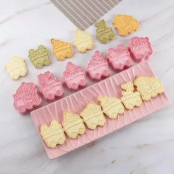 Vykrajovátko TAKARA TOMY 3D vykrajovátka na sušenky - VÁNOČNÍ VLÁČEK - 6 ks