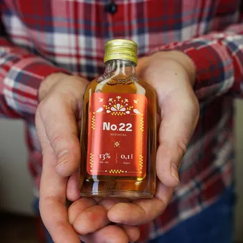 Včelařství Domovina Medovina s příchutí bylinek a koření Objem: 100 ml alk. 13% obj.