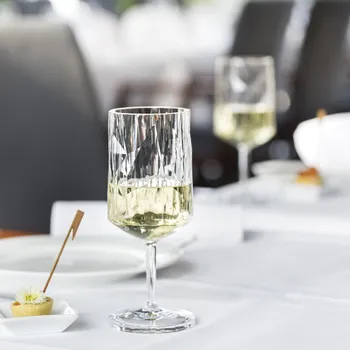 Sklenice Sklenička na víno Velikost: 250ml