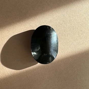 Oválek Černý obsidián leštěný minerál
