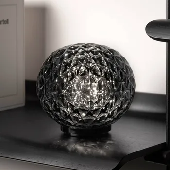 Lampička Kartell Mini Planet LED stolní lampa, kouřově šedá LED celkem 2,2 W - Doprava zdarma