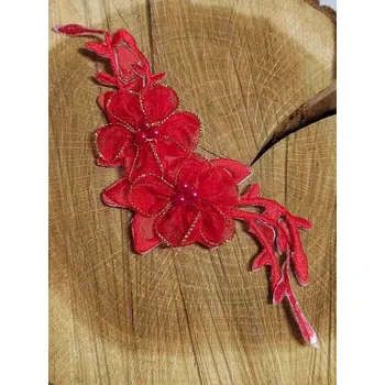 Textilní nažehlovací páska Nažehlovačka květy s lurexem barva červená