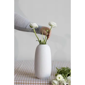 Váza STOREFACTORY Keramická váza ABY V.25cm bílá