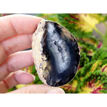 Přírodní kámen Achát šedý geoda s dutinkou 68g z Brazílie