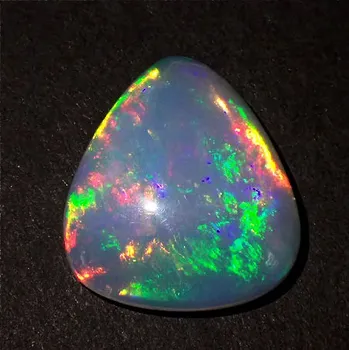 Přírodní kámen Drahý opál z Etiopie 17x15x6mm Váha: 7.31ct