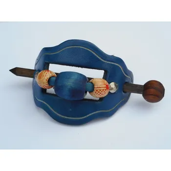 Kožená spona do vlasů s dřevěnou jehlicí č.2 Barva: Modrá