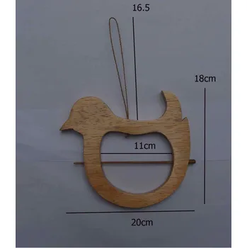 Mitra Bali Závěsné dřevěné krmítko s jehlou z Bali, 20 cm