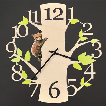 Hodiny AMADEA Dřevěné hodiny nástěnné kulaté ve tvaru stromu s medvídkem, masivní dřevo, průměr 30 cm, český výrobek