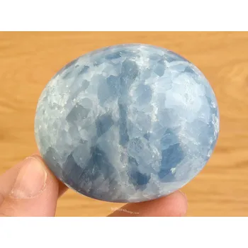 Přírodní kámen Kalcit modrý leštěný z Madagaskaru 156g