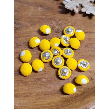 Knoflík Knoflík celokovový potažený vypouklý průměr 10 mm barva žluto bílá