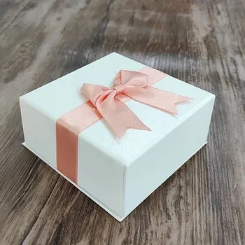 Dárková krabička Papírová krabička s oranžovou mašlí 8x8