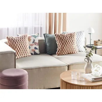 Polštář Sada 2 dekorativních polštářů písková béžové umělá kožešina 43 x 43 cm geometrický vzor včelího plástve snímatelné potahy Beliani