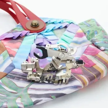 Příslušenství k šicímu stroji patka plisovací - řasící nástavec Brother F078(F051)