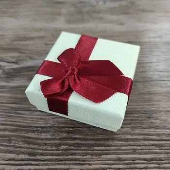 Dárková krabička Papírová krabička s vínovou mašlí 5,5x5,5