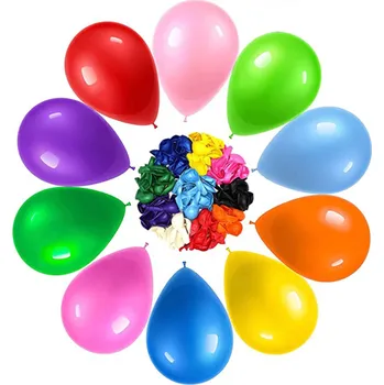 Balení různobarevných balonků