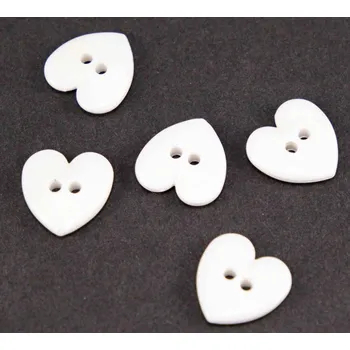 Knoflík Knoflík ve tvaru srdíčka - bílá - rozměr 1,4 cm x 1,4 cm