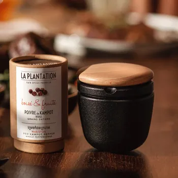 Mlýnek na koření Sada Skeppshult malý litinový mlýnek s červeným Kampotským pepřem