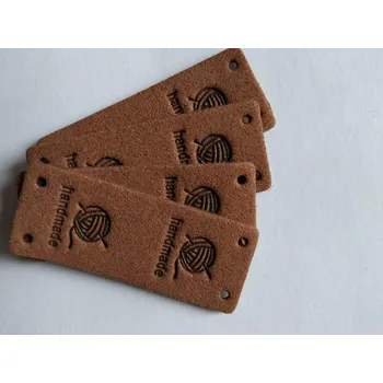Koženkový štítek půlený Hand made klubko 5x2cm tmavě hnědy