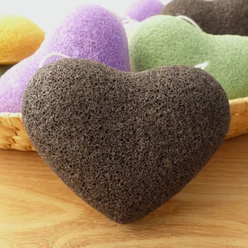 Houbička Konjac houbička černé srdíčko (Konjac houbička na čištění pleti)