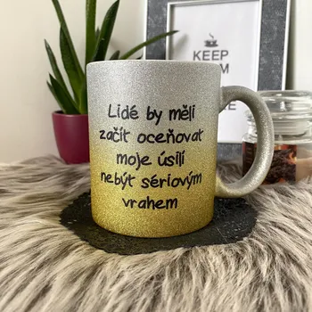 Hrnek třpytivý Lidé by měli začít oceňovat moje úsilí nebýt sériovým vrahem - hrubý stříbrno-zlatý